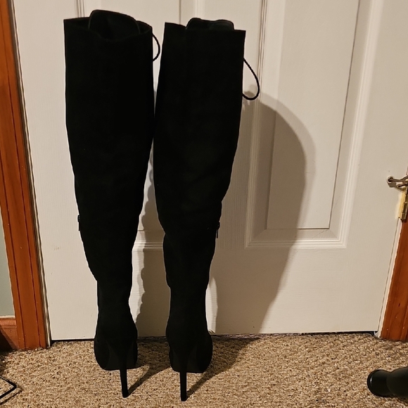 Stylish Black Lace-Up Over the Knee Boots - Picture 3 of 7